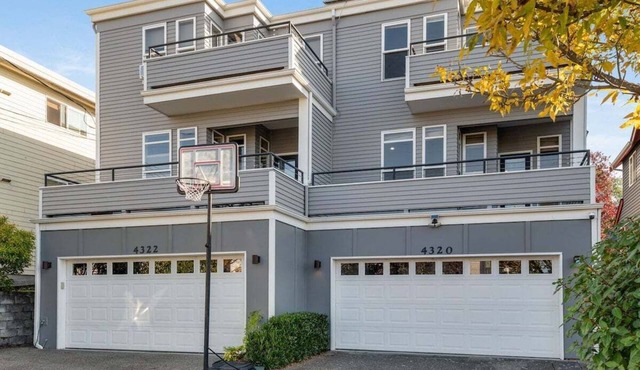 Perch - Phinney Guest House: Spacious 3BR | Downtown Fremont | Parking