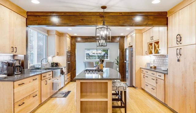 Perch - Stay in our chic house, stroll to Columbia City, or hop on the light rail to downtown!