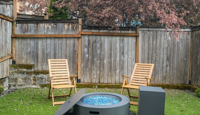 Perch - Stylish & comfortable 2 BR townhouse w/an office, nestled in a serene neighborhood!