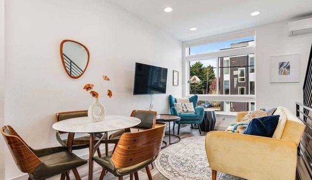 Perch - Woodland Suite: Chic Townhome Steps from Woodland Zoo w/Parking