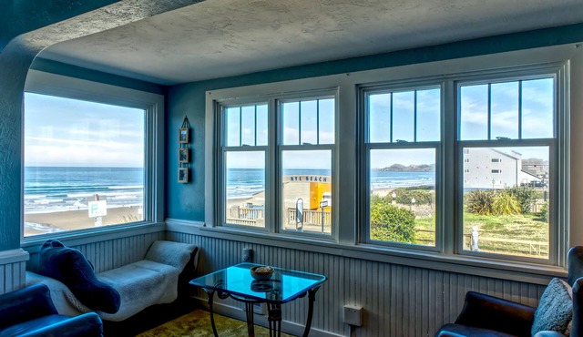 Perched at the gateway to Nye Beach, enjoy the beauty of the Pacific!