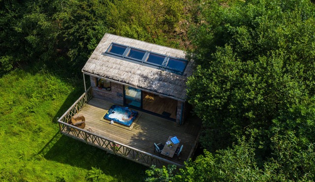 Perched cabin with Jacuzzi terrace in La Roche Maurice Domaine Rêves Etoilés