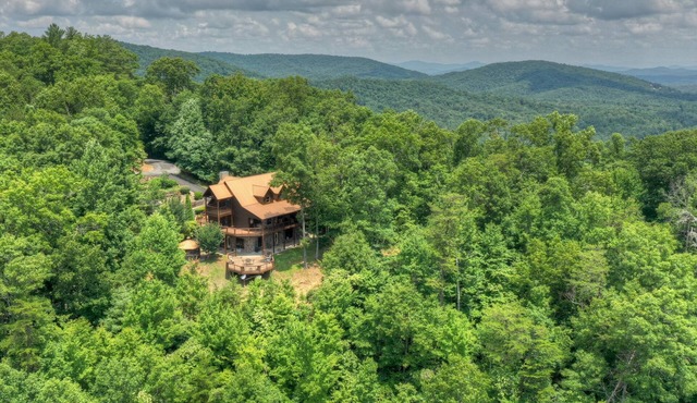 Perched near the top of the mountain in the highly sought after Aska Adventure Area, Copper Top offers the ideal setting and amenities for a luxurious mountaintop getaway that you’ll never forget.