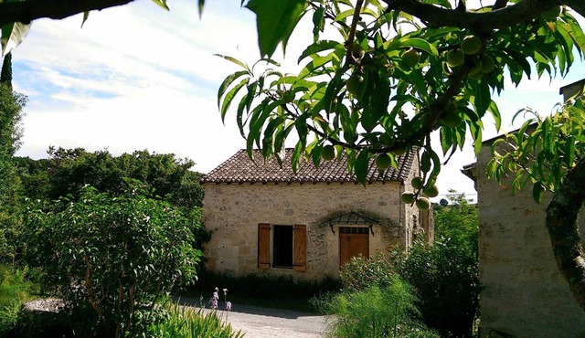 Perched on the hillsides, stone house restored in the tradition