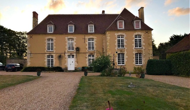 PERCHERON MANOR HOUSE WITH PRIVATE POOL AND TENNIS COURT