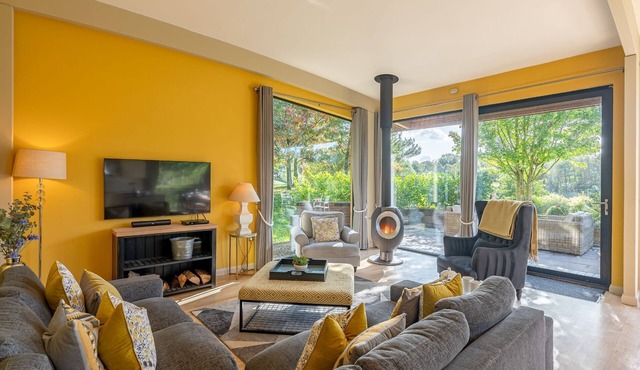 Percy - a lodge that sleeps 6 guests in 3 bedrooms