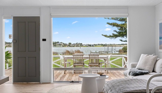 Percys Place- Waterfront, pet and family friendly