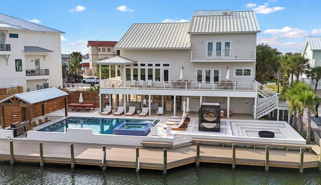Perdido Key Luxury Beach & Bay Oasis-Heated Pool, Dock, Hot Tub, Firepit & More!