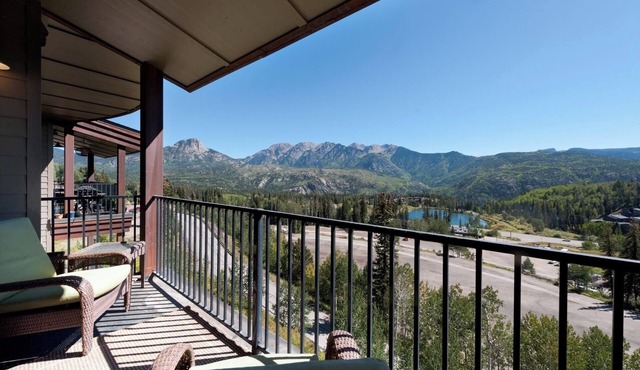 Peregrine Point Condo Steps to Lifts - AC/Amazing Views