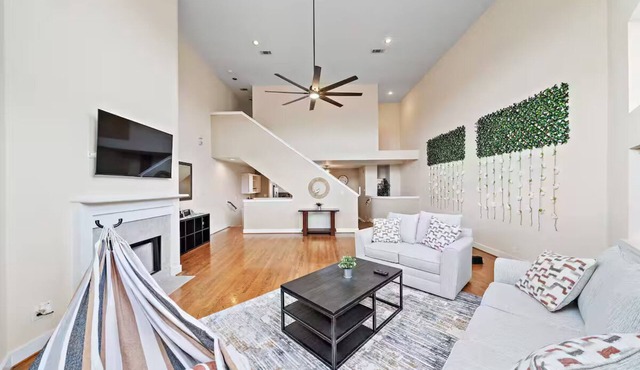 Perennial Chic Home-King Bed-Pet Friendly!-Rodeo