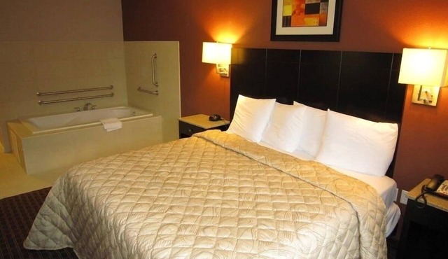 Perfect Stay at Red Carpet Inn Monmouth! Free Breakfast!