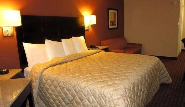 Perfect Stay at Red Carpet Inn Monmouth! Free Breakfast!