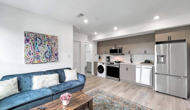 Perfect 1 BD Brookland Home w City Skyline View