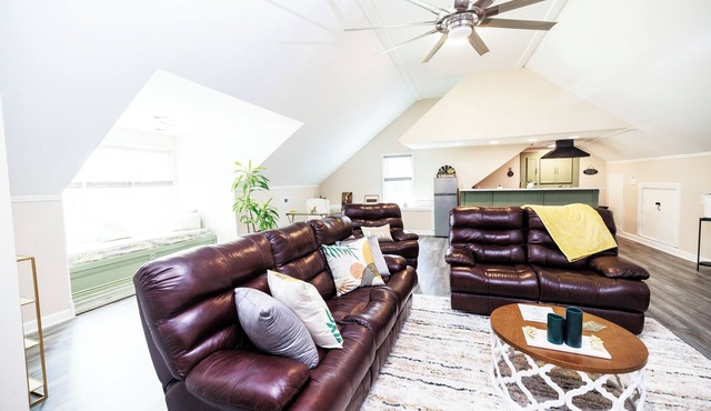 Perfect 1-bedroom apartment with AC in charming Clayton