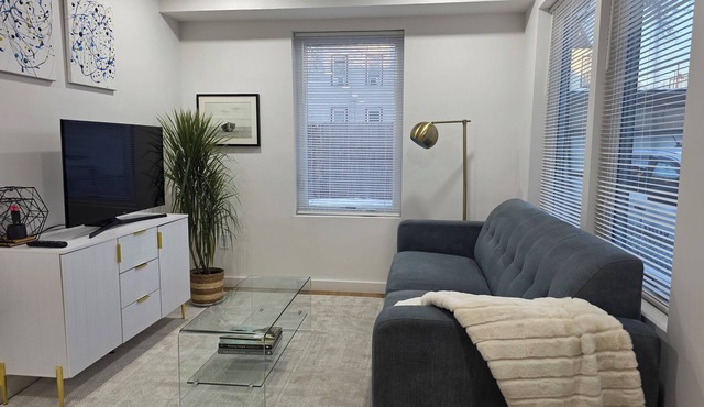 Perfect 1-bedroom apartment with private parking close to all in Newark NJ