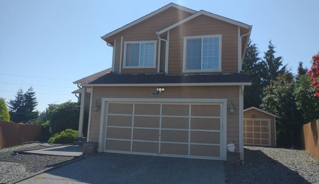 Perfect 1-bedroom house in charming Everett for a relaxing stay.