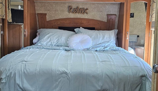 Perfect 1-bedroom recreational vehicle with AC in Victoria