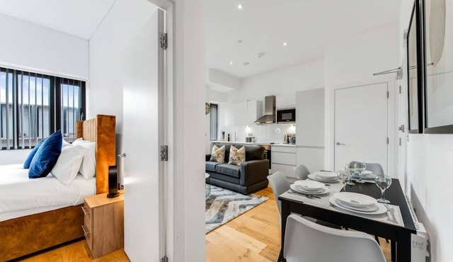 Perfect 1 BR Flat- Close to shops