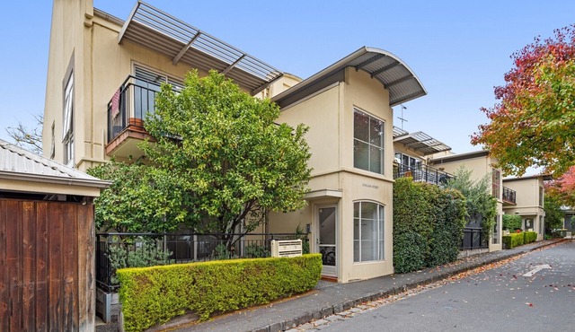 Perfect 2-Bed Inner-City Home with Pool & BBQ Area