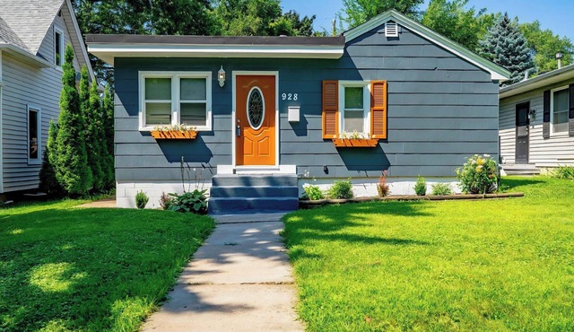 Perfect 2-bedroom house with AC in South Saint Paul