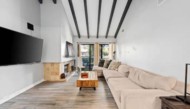 Perfect 2 bedroom 2 bath condo with a pool and gym