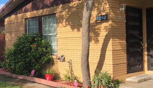 Perfect 2-bedroom apartment with AC in fabulous Harlingen