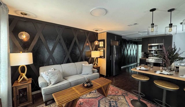 Perfect 2-bedroom apartment with AC in nice Dallas neighborhood