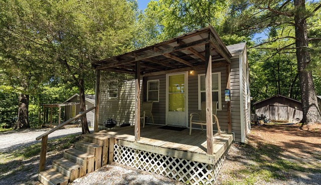 Perfect 2-bedroom cabin at Missing Hill Resort on Kentucky Lake in New Concord