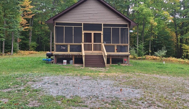 Perfect 2-bedroom house in Evart for a secluded relaxing getaway!