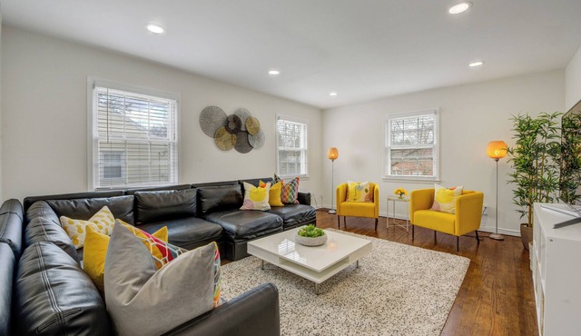 Perfect 2 BR Condo in Princeton w Parking