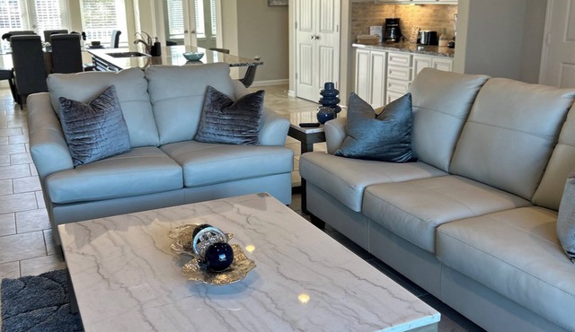 Perfect 2 Master bedrooms townhome in beautiful League City.