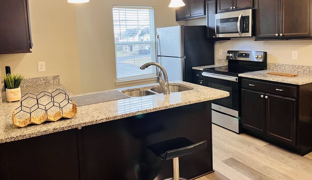 Perfect 2b/2b 20min from Downtown Nashville!