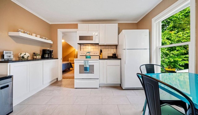 Perfect 2BD location in Saco with Free Parking