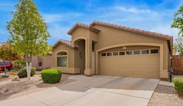 Perfect 3-bedroom house w/putting green & AC in tranquil San Tan Valley