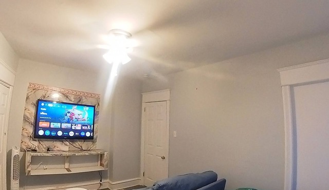 Perfect 3-bedroom building with AC in fabulous Sharon Hill