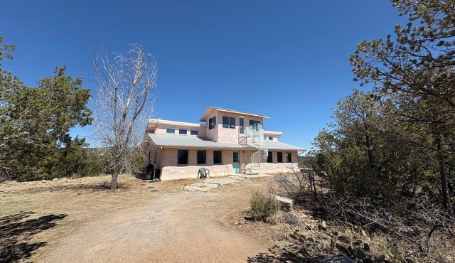 Perfect 3-bedroom farmhouse in adorable Estancia