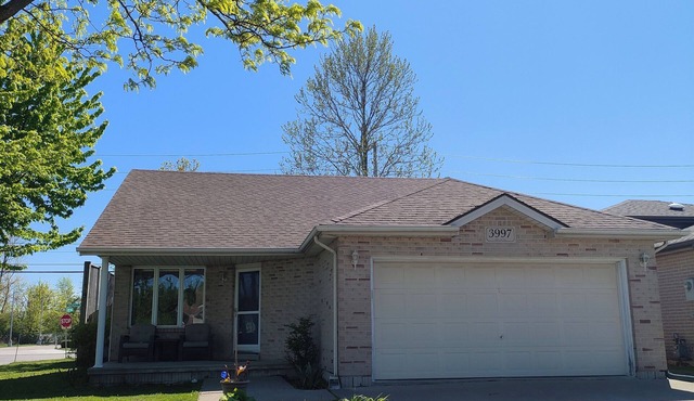 Perfect 3 bedroom house in prime location of South Windsor. max 5 guests
