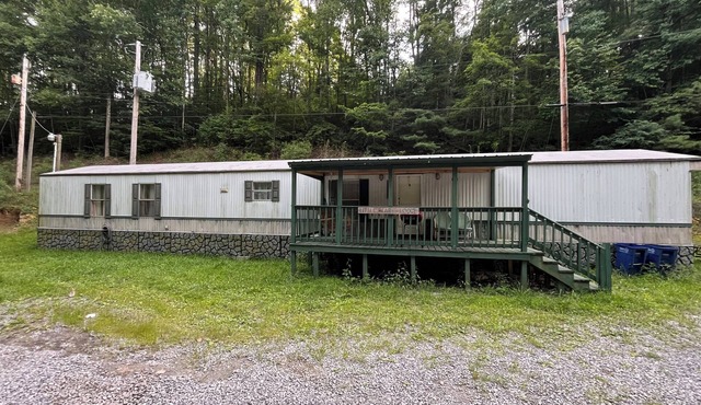 Perfect 3-bedroom mobile home in Bramwell WV near Pocahontas Trails