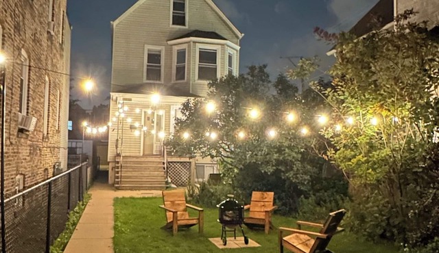 Perfect 4 Bedroom + 2 Bath unit on 2 separate floors, Free parking, CUBS