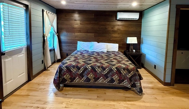 Perfect 4 bedroom, 4.5 bathroomsnPlenty of parking. Ride trails from house