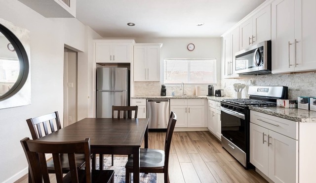 Perfect 4-bedroom home near PHX Airport
