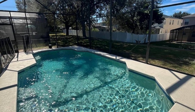 Perfect 4-bedroom house with AC in charming Davenport