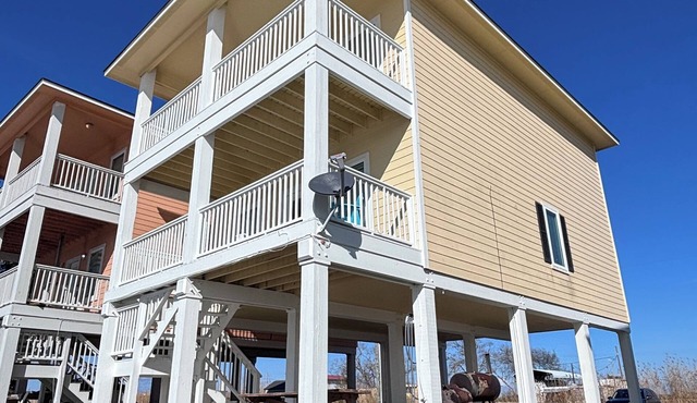 Perfect 4-bedroom house on the Colorado River in peaceful Matagorda