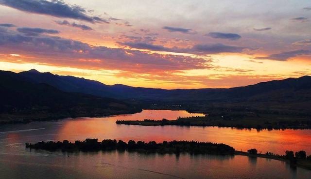 Perfect 4 Season Destination w/Tesla charging!