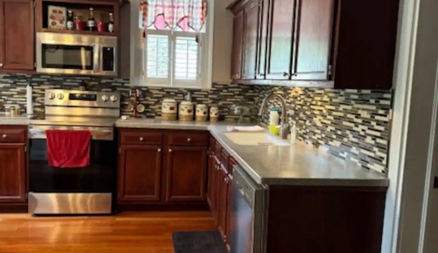 Perfect 5-bedroom Historic Home within walking distance of Downtown