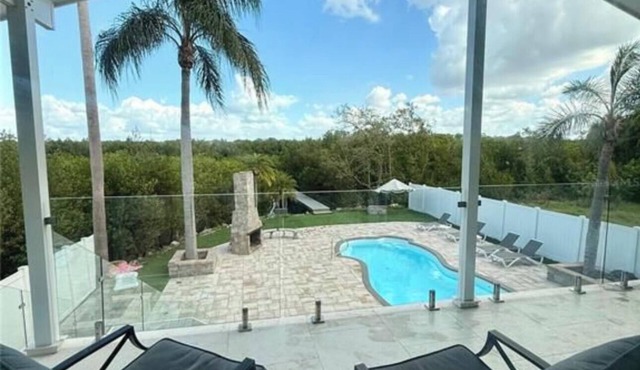 Perfect 5-bedroom house with AC in sunny Tampa