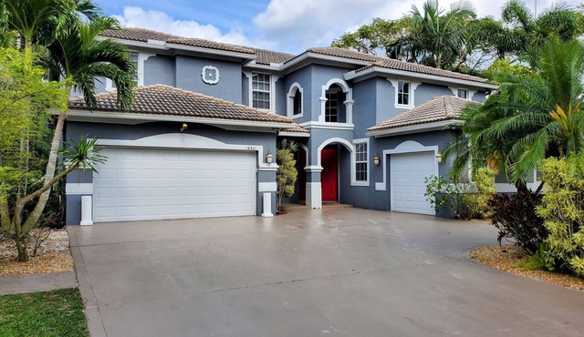 Perfect 5-bedroom spanish villa with AC and heated pool in gorgeous Jupiter