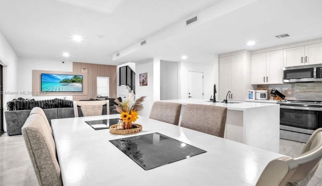 Perfect 5-bedroom house with AC in cool Florida City