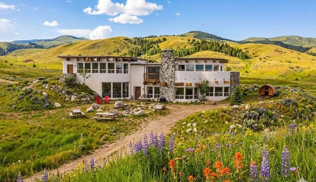 Perfect 5BD Yellowstone Family Getaway w/Hot Tub