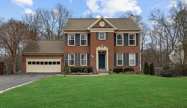 Perfect 6-bedroom house with AC in charming Stafford